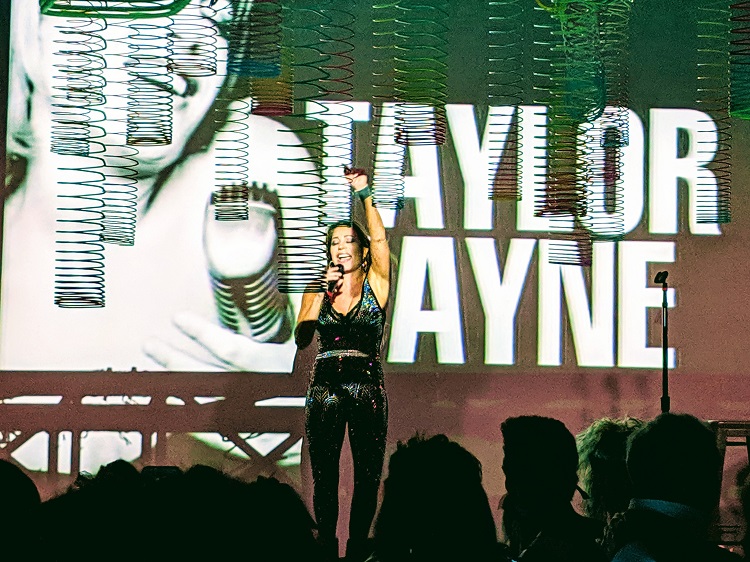 Taylor Dayne on stage.